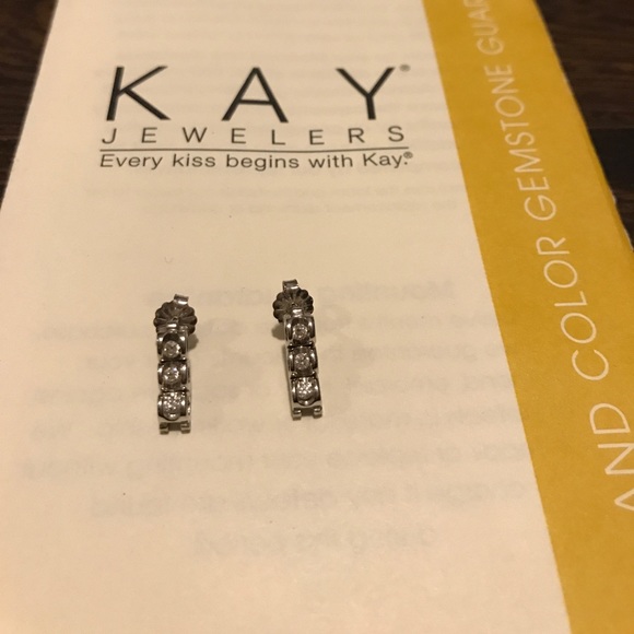 Diamond tennis bracelet and earrings - Picture 3 of 6